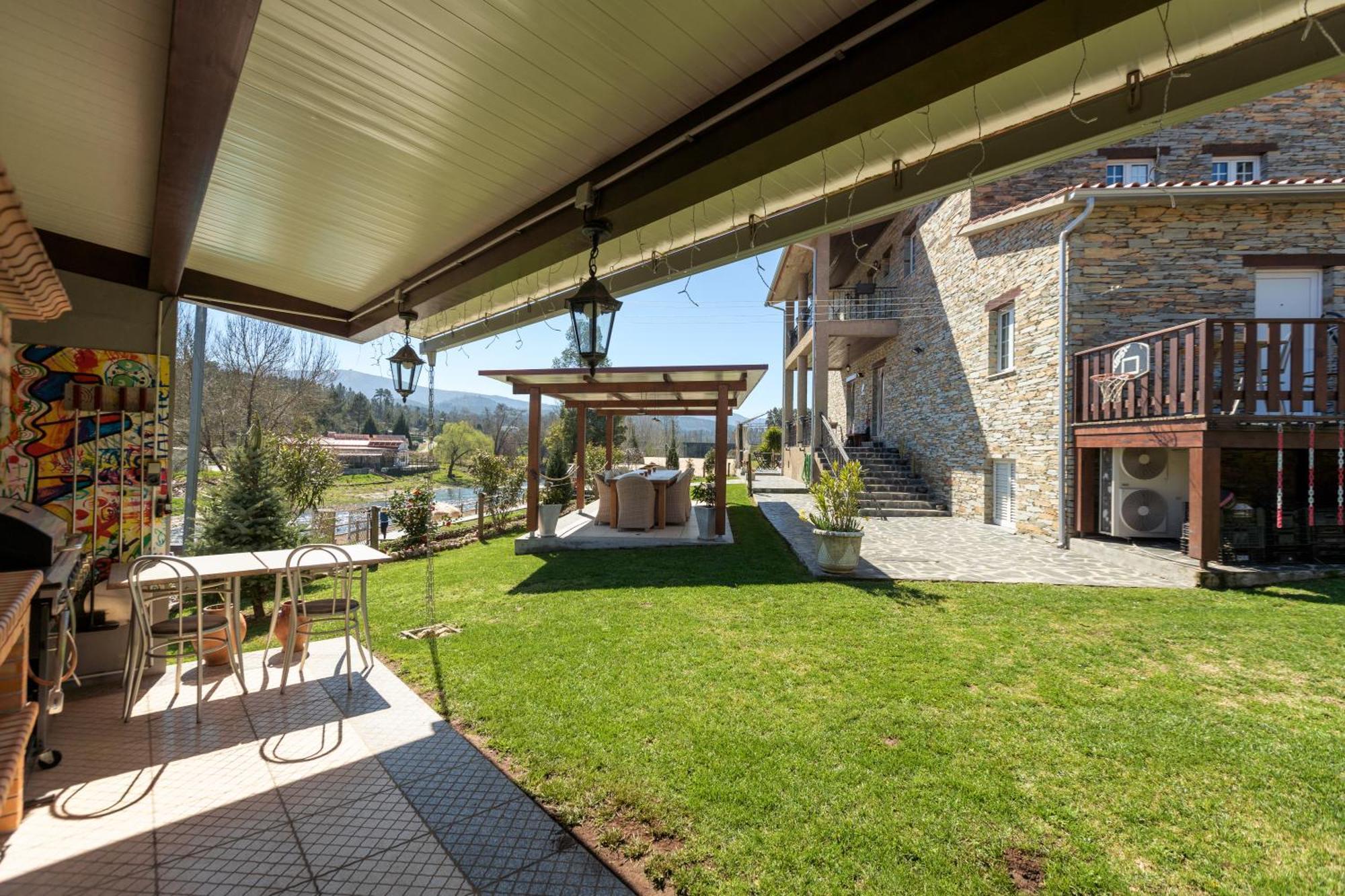 Quinta Do Rio Alva And Glamping Holiday home